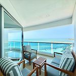 Apartamentos con vista al mar en Edificio Infinito