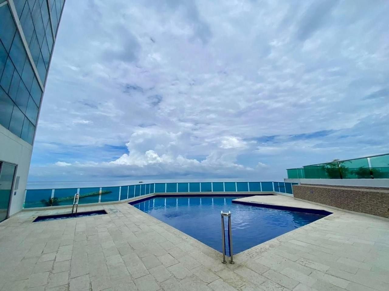 Apartamento Con Vista Al Mar En Edificio Infinito Cartagena